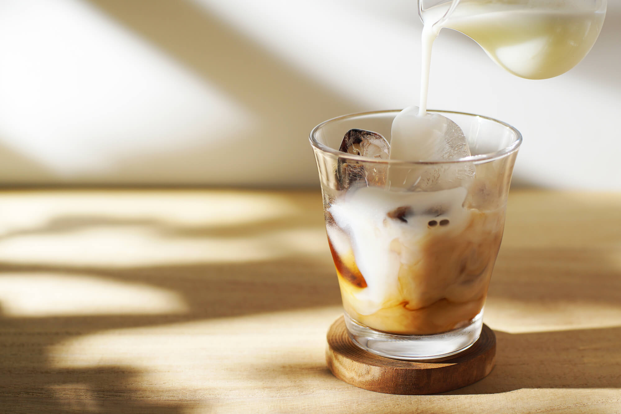 アイスラテの作り方｜エスプレッソマシンなしでもお店の味を自宅で簡単に